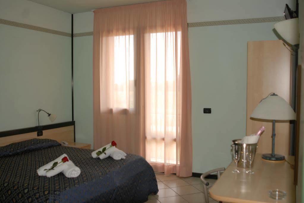 Hotel Gran Delta Di Alba-Invest Srl Rosolina Exterior photo